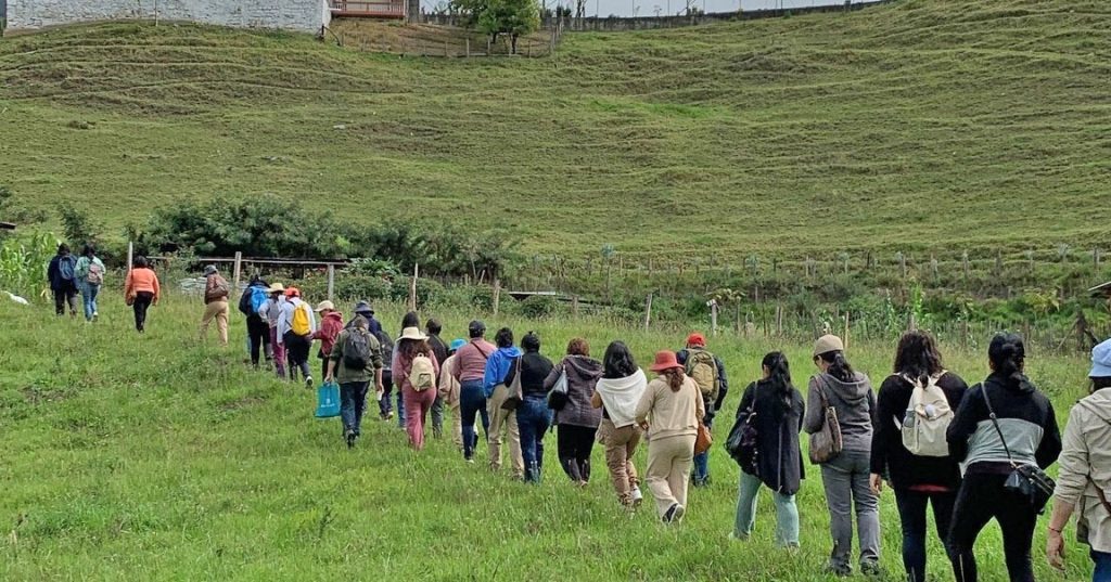 Las capacitaciones fortalecen los emprendimientos agroecológicos y promueven el liderazgo femenino en comunidades rurales de la provincia de Loja.